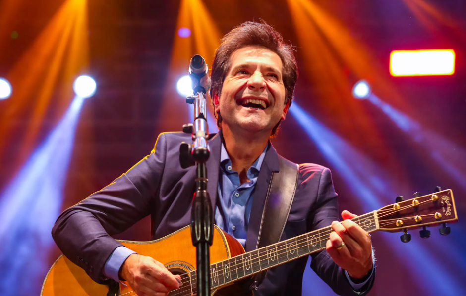 Daniel faz show gratuito na Praia de Camburi pelo aniversário de Vitória