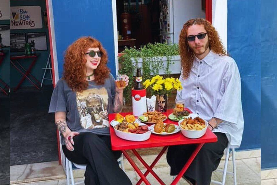 Bar & Café Newtons inaugura com proposta que une cozinha e&nbsp;cultura