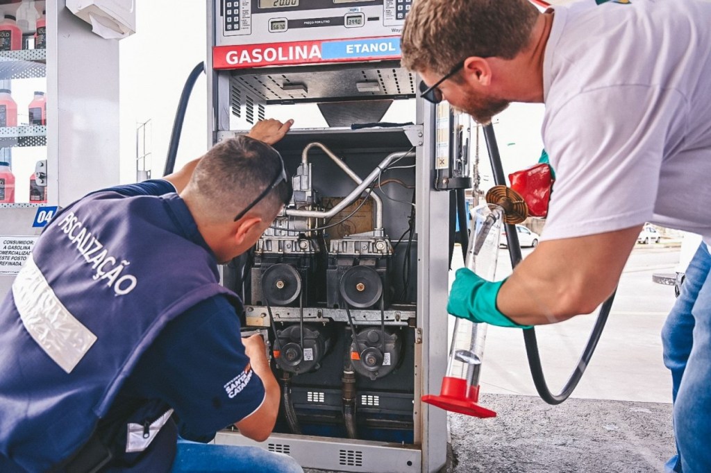 Procon Cachoeiro realiza fiscalização em postos de combustíveis em parceria com a&nbsp;ANP