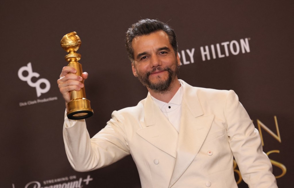 Wagner Moura faz história e vence prêmio de melhor ator no Globo de&nbsp;Ouro