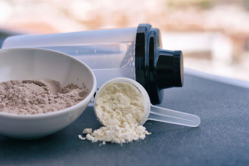 Qual a hora de tomar whey protein? Suplemento não é um “pó&nbsp;mágico”