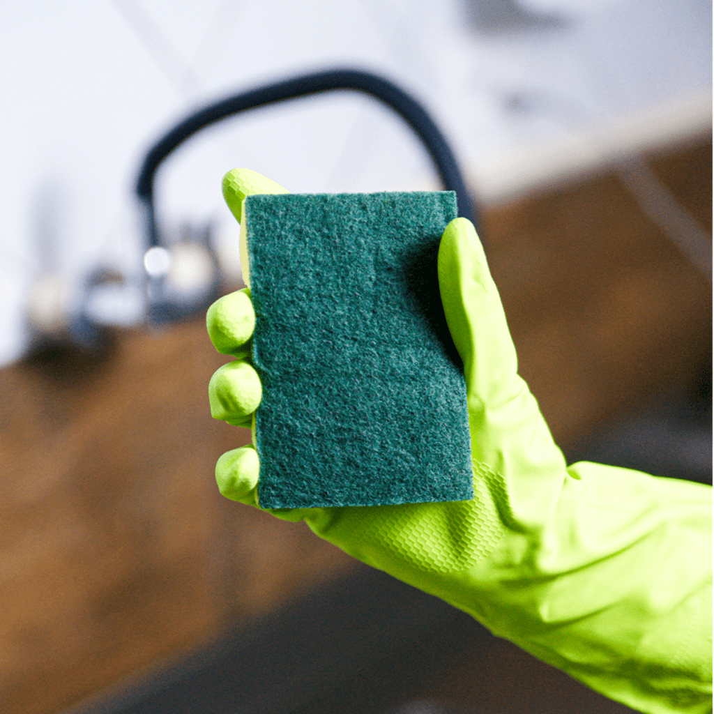 Esponja de cozinha libera partículas plásticas na rotina&nbsp;doméstica