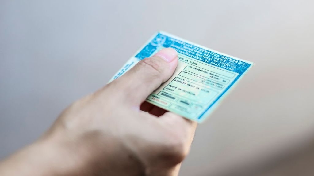 Projeto de lei sugere criar CNH separada para carros automáticos e&nbsp;manuais