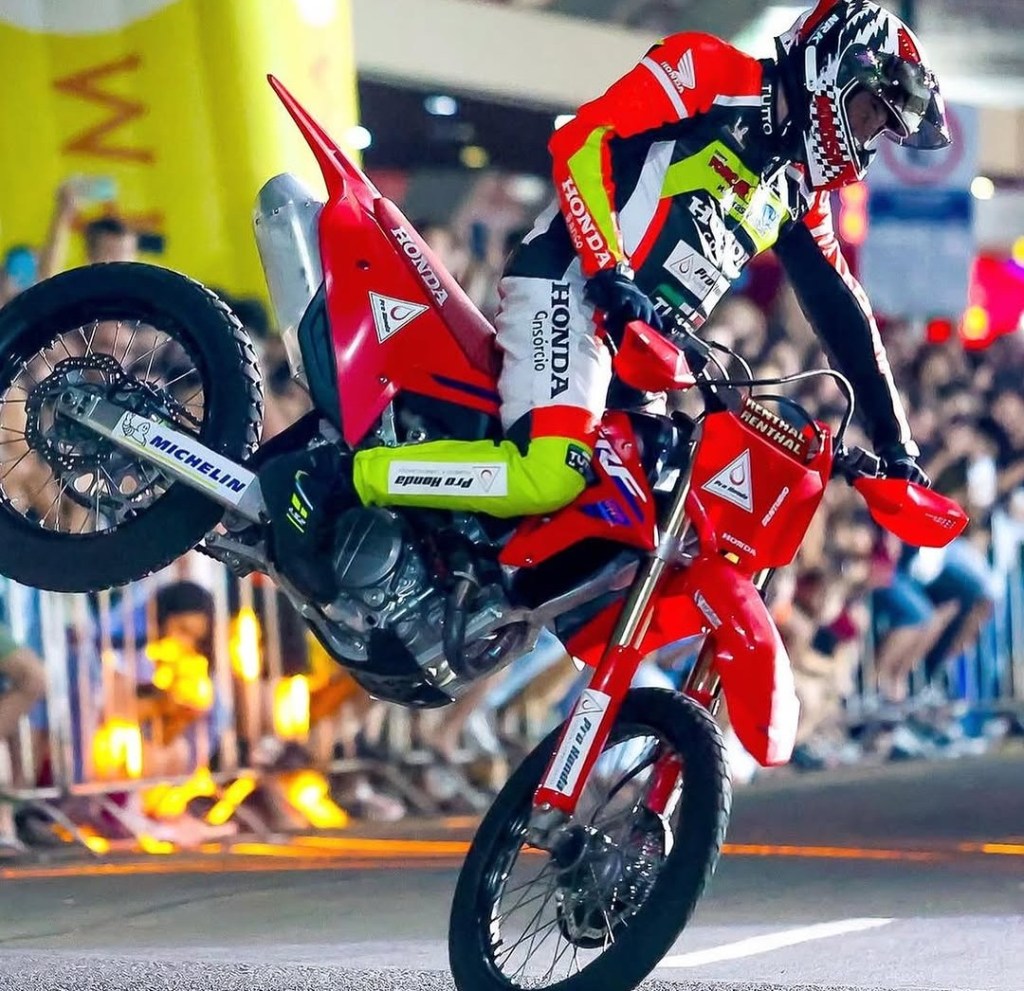 Cachoeiro recebe mega show de manobras radicais com&nbsp;motos