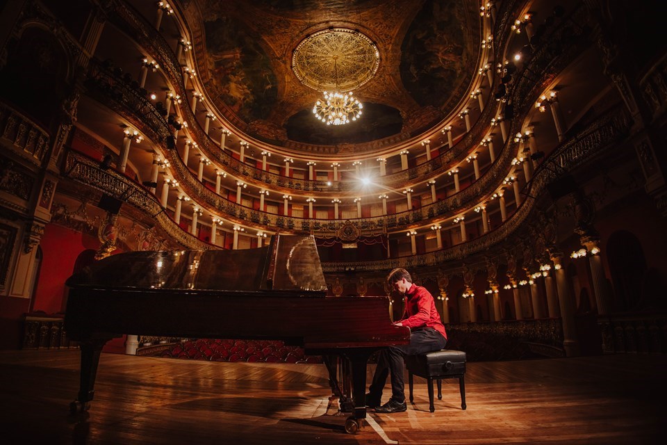 Bruno Hrabovsky apresenta Pink Floyd em releitura para piano no Sônia&nbsp;Cabral