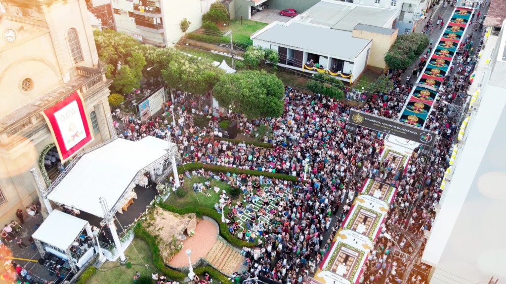 Castelo transforma fé em arte e prepara grandiosa celebração de Corpus&nbsp;Christi