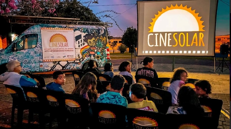 CineSesc Itinerante leva cinema gratuito e movido a energia solar para&nbsp;Piúma