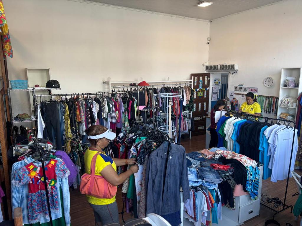 Solidariedade que cabe no bolso movimenta bazar da Amaes