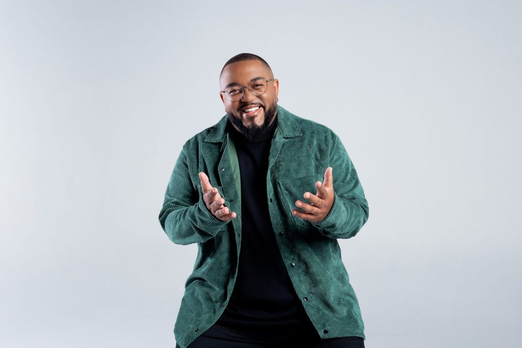 Show de Tiee reúne sucessos da carreira e músicas inéditas em&nbsp;Vitória