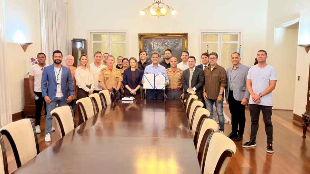 Governador estuda  isenção de IPVA para  primeiro carro elétrico  no Espírito&nbsp;Santo