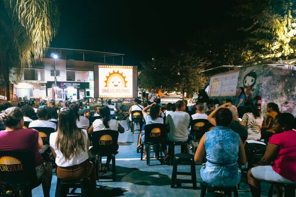 Cinema itinerante com energia solar chega à&nbsp;cidade
