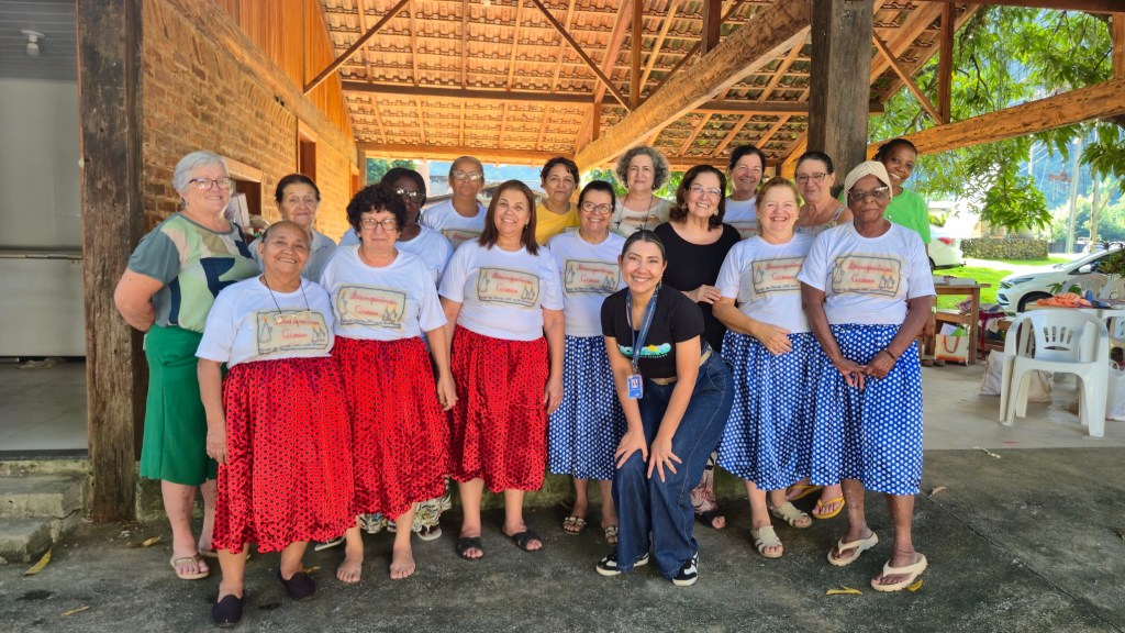 Meninas Bordadeiras lançam Coleção Corações em Burarama.