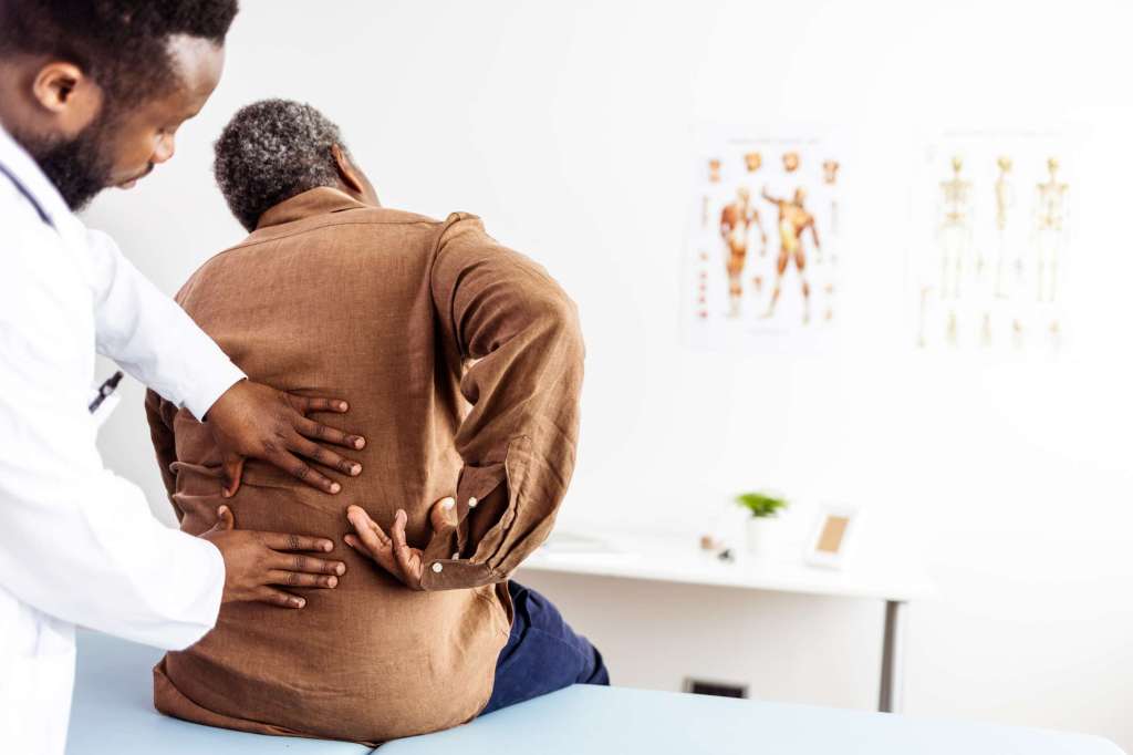 Dores na coluna: 5 hábitos comuns que podem agravar o&nbsp;problema