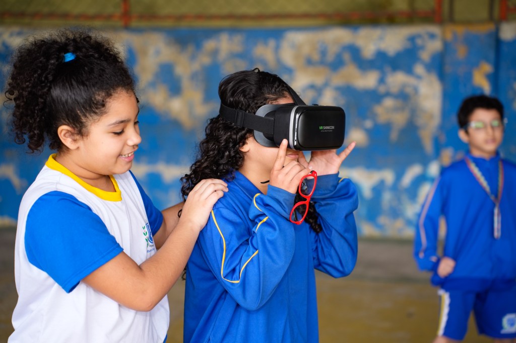 Estudantes de Cachoeiro vivenciam o ciclo da água em realidade virtual