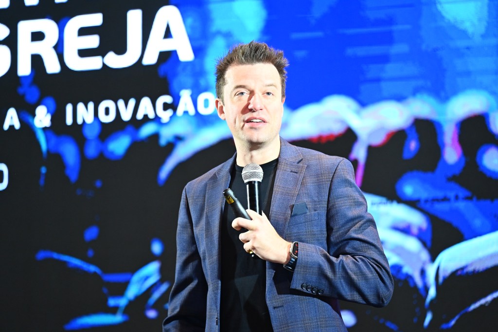 Arthur Igreja alerta para impacto da IA sobre produtividade e valor do trabalho