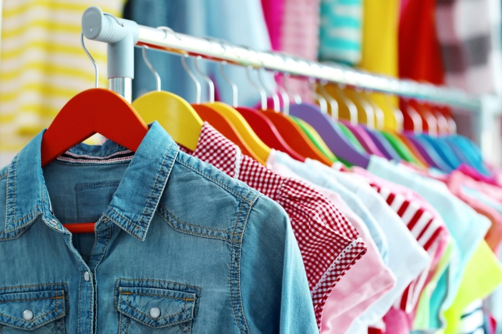Bazar de roupas femininas terá peças a partir de R$ 20 em Vitória