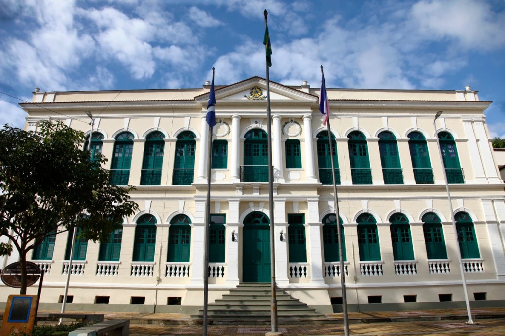 Ponto facultativo e Finados: confira o que funciona em Cachoeiro